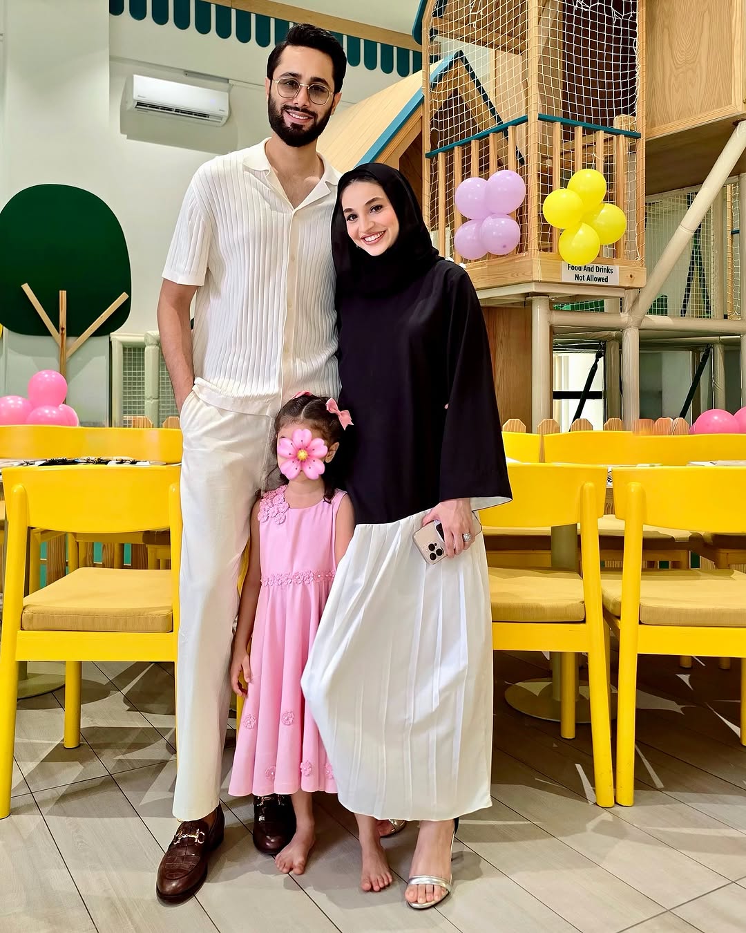 The Contrast - Image 3